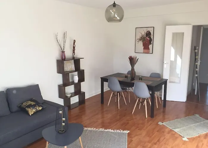 Cosy Large Appartement 20 Minutes Downtown Paris