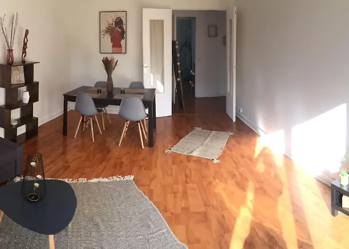 Cosy Large Appartement 20 Minutes Downtown Paris